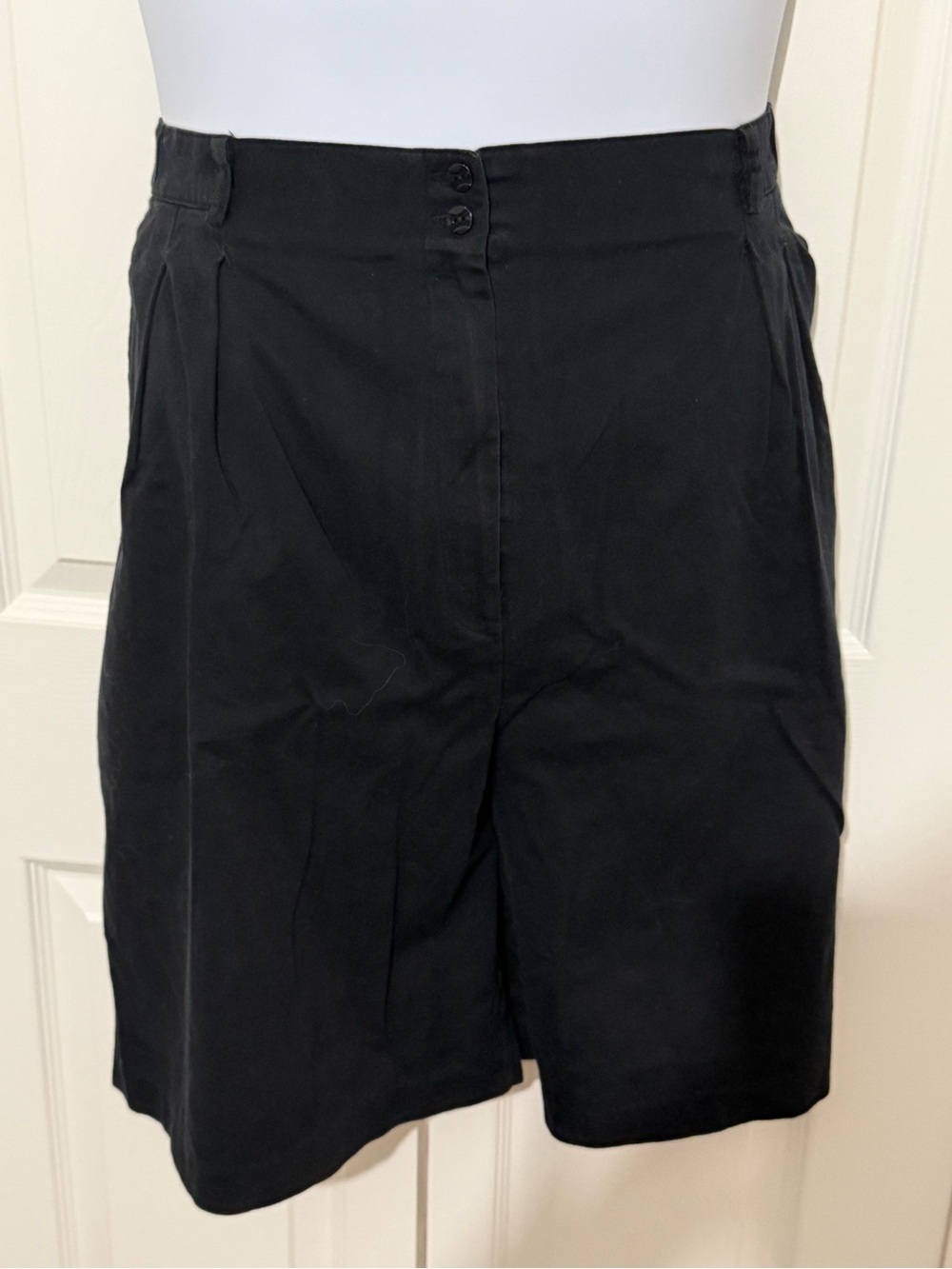 Vintage High-Rise Black Women's Shorts 24w/38